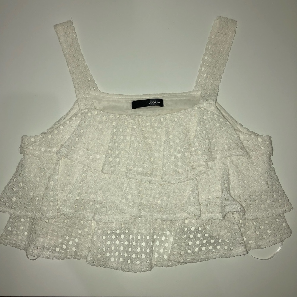 White crop top 😇